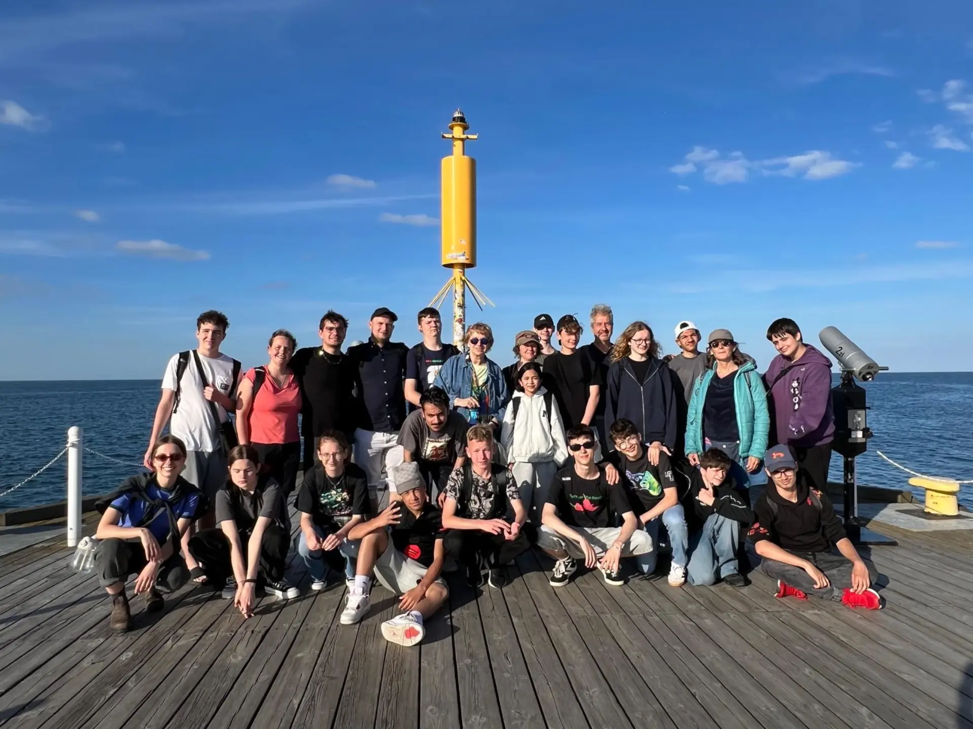 Gruppenbild_Schüleraustausch_am_Meer